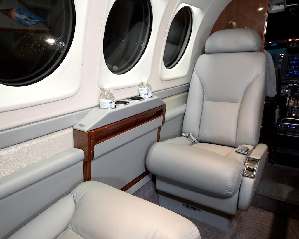 2014 Beechcraft King Air C90GTx (N49MJ), photo 5