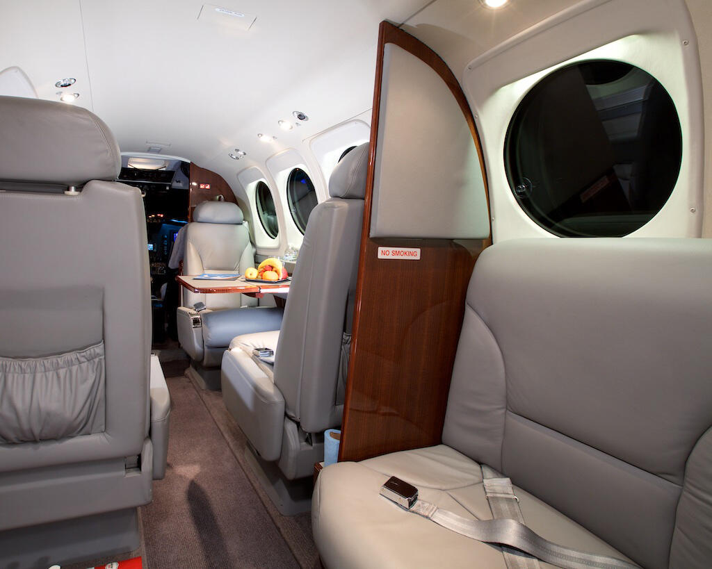 2014 Beechcraft King Air C90GTx (N49MJ), photo 2