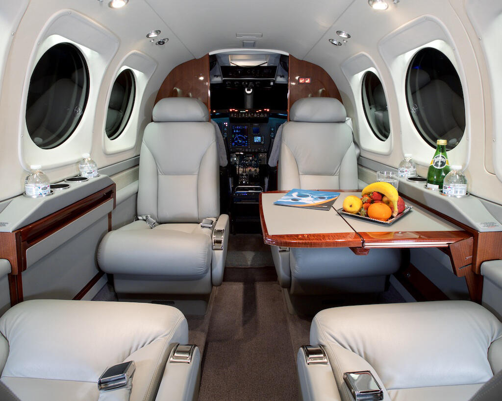 2014 Beechcraft King Air C90GTx (N49MJ), photo 3