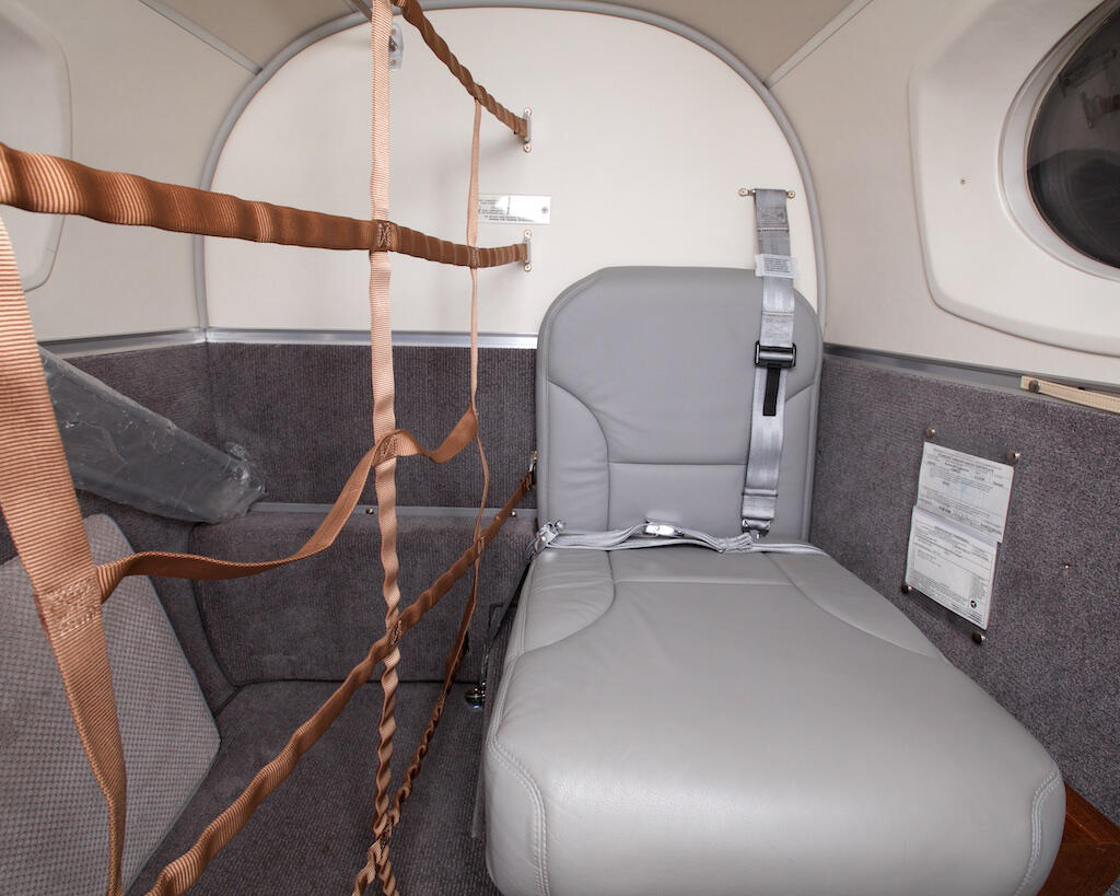 2014 Beechcraft King Air C90GTx (N49MJ), photo 7