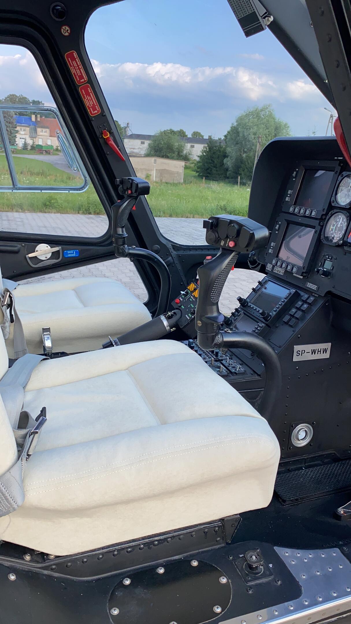2012 Leonardo AW119 MkII, photo 3