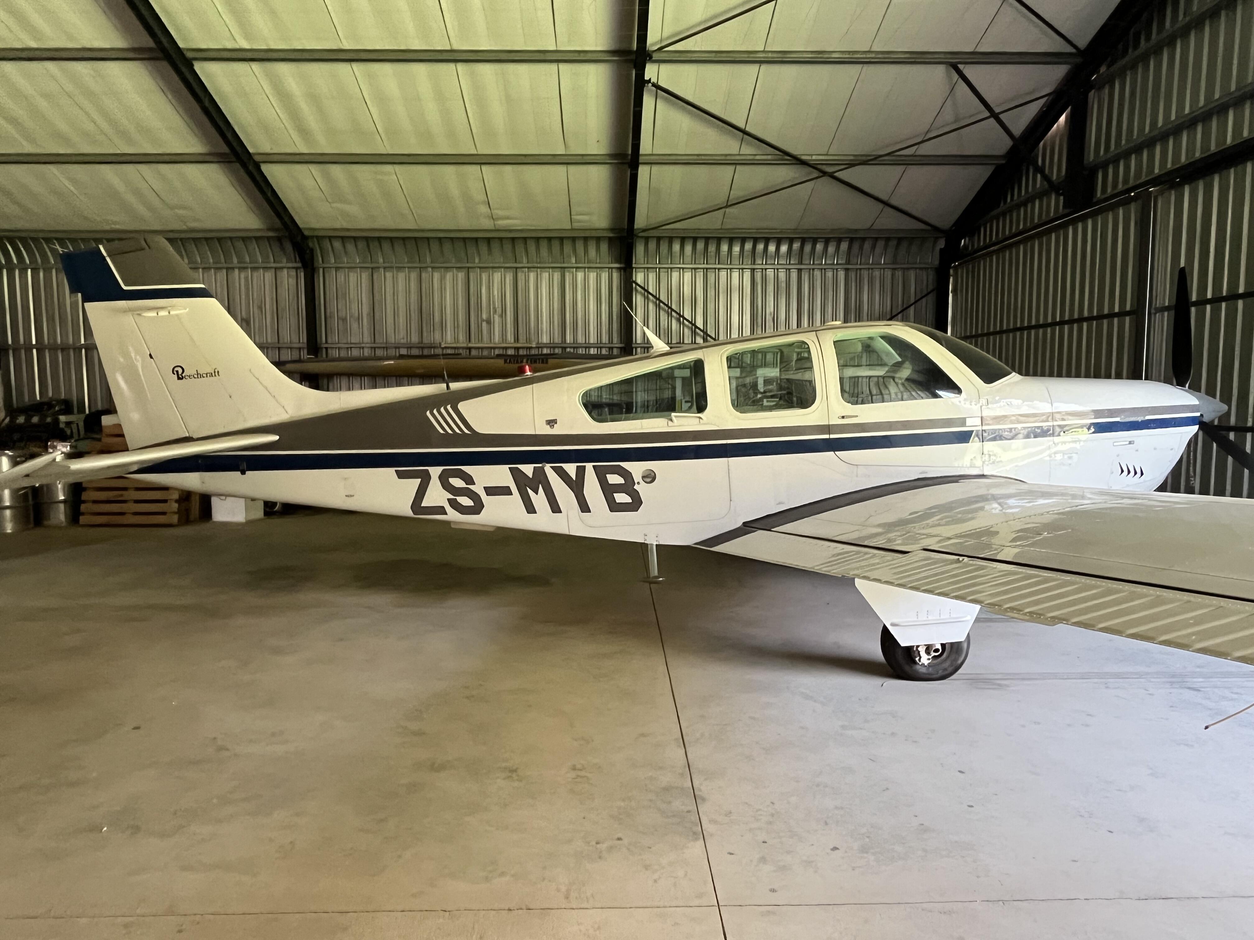 1989 Beechcraft F33A Bonanza, photo 2